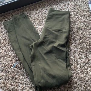 Never worn Lululemon hunter green leggings